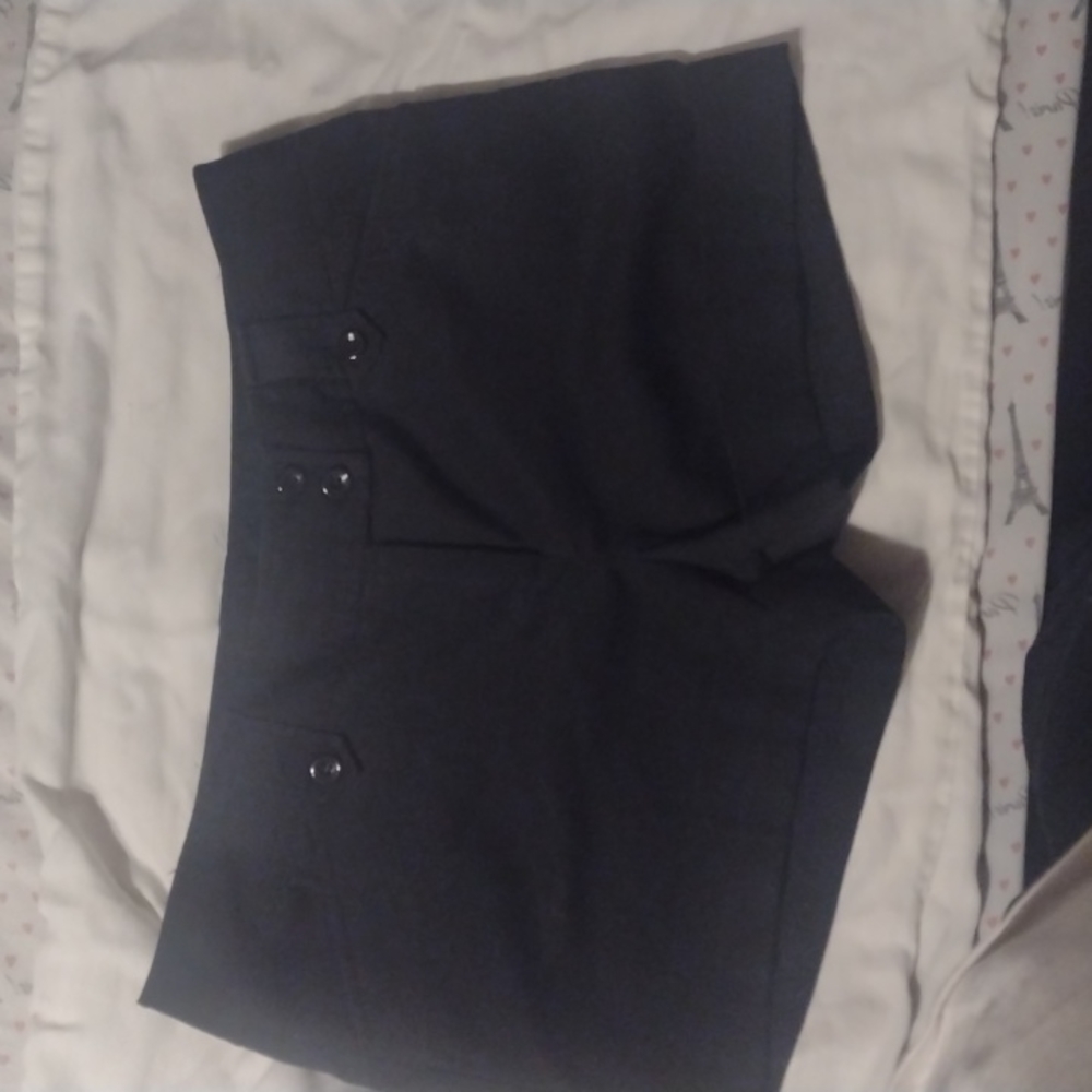 Woman's shorts